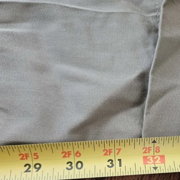 Eddie Bauer Khaki Pants Men's 38x33 Relaxed Fit Wrinkle Resistant Pleated Front - Picture 5 of 9